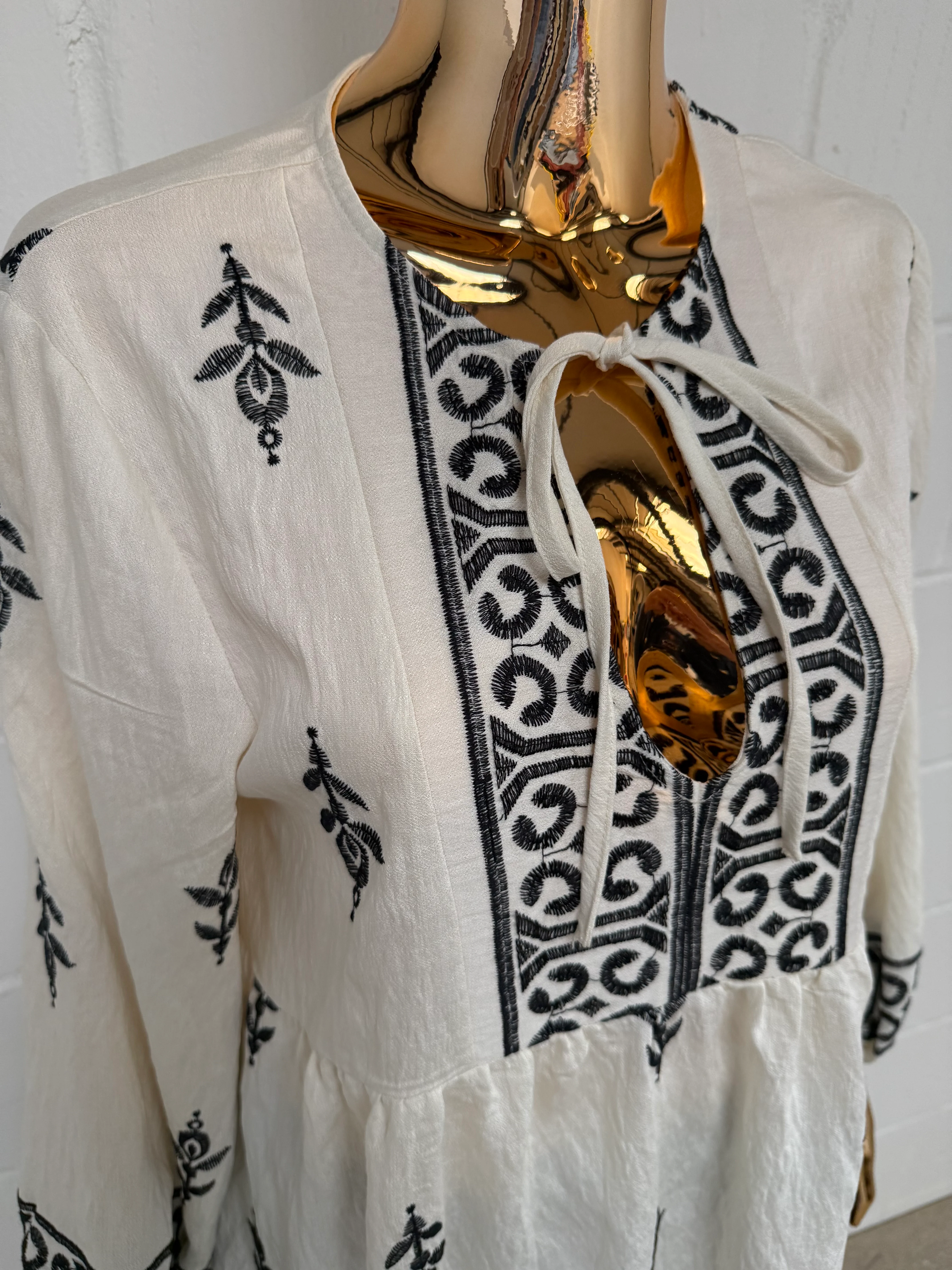 Cream Peplum Tie Up Top With Black Detailing - Image 4